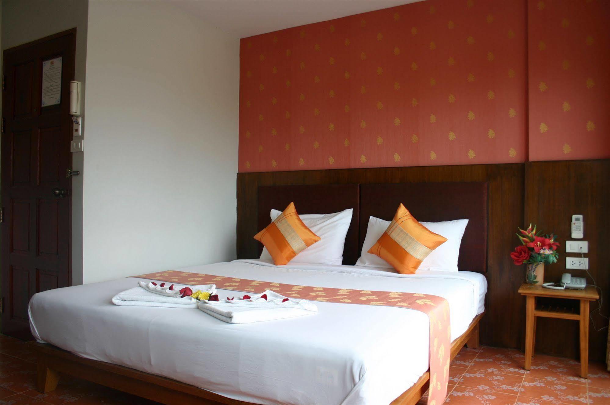 Good Nice 2 Guesthouse Patong Dış mekan fotoğraf